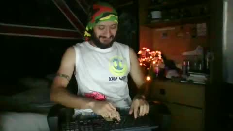 Snapshot of trizquelmen chatting on 12.03.24 Andrew online show from 12.03.24