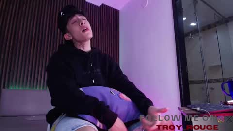 Troy online show from 11.06.25