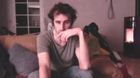 Snapshot of trucdeoufouf chatting on 01.28.25 trucdeoufouf online show from 01.28.25