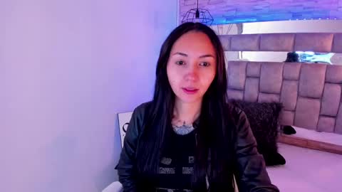 Snapshot of truelove_art chatting on 12.18.24   online show from 12.18.24