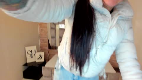 Snapshot of truelove_art chatting on 01.21.25   online show from 01.21.25