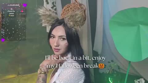 Snapshot of truelove_art chatting on 10.21.25   online show from 10.21.25