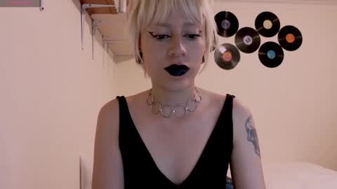 Cait online show from 10.11.25