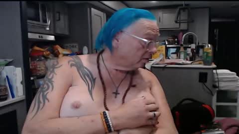 Snapshot of ts_evangeline chatting on 11.18.25 Evangeline online show from 11.18.25