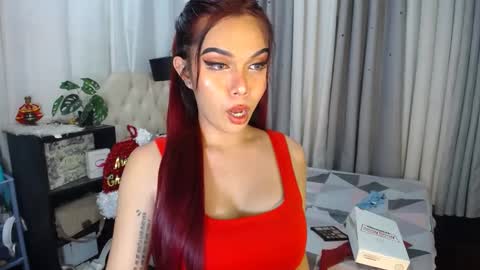 Snapshot of ts_tatiana chatting on 12.23.24 billie online show from 12.23.24