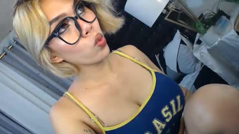 Snapshot of ts_tatiana chatting on 10.10.25 billie online show from 10.10.25