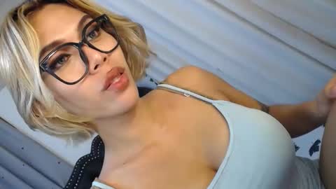 Snapshot of ts_tatiana chatting on 10.13.25 billie online show from 10.13.25