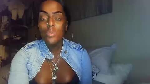 Amber White online show from 11.15.25