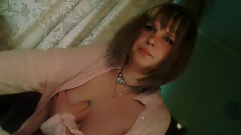 Snapshot of tspostophere chatting on 06.18.26 Annika online show from 06.18.26