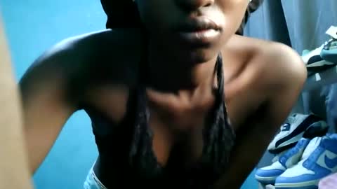 Snapshot of tswana_ chatting on 02.27.26 lencer online show from 02.27.26