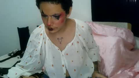 Snapshot of ttransviado chatting on 09.11.25 Nique online show from 09.11.25