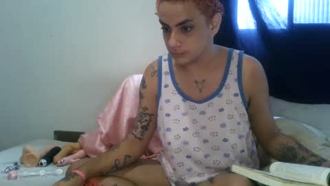 Snapshot of ttransviado chatting on 09.30.25 Nique online show from 09.30.25