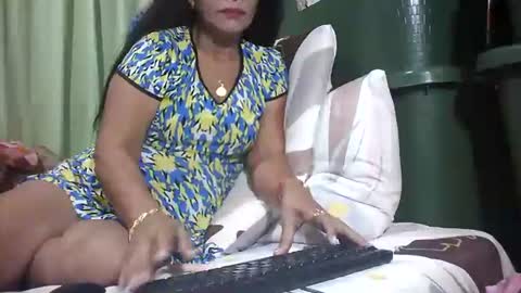 Snapshot of tuchmegently chatting on 09.17.25 Mae online show from 09.17.25