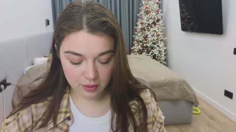 Snapshot of tutti_frutti_ chatting on 12.26.24 Ariana online show from 12.26.24