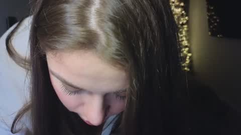 Snapshot of tutti_frutti_ chatting on 12.28.24 Ariana online show from 12.28.24