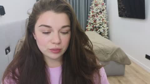 Snapshot of tutti_frutti_ chatting on 12.29.24 Ariana online show from 12.29.24