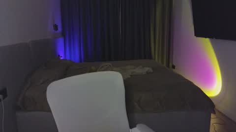 Snapshot of tutti_frutti_ chatting on 01.10.25 Ariana online show from 01.10.25