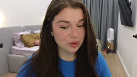 Snapshot of tutti_frutti_ chatting on 02.05.25 Ariana online show from 02.05.25