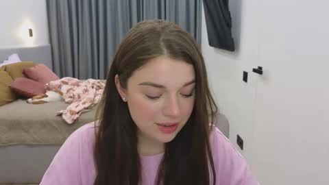 Snapshot of tutti_frutti_ chatting on 02.13.25 Ariana online show from 02.13.25