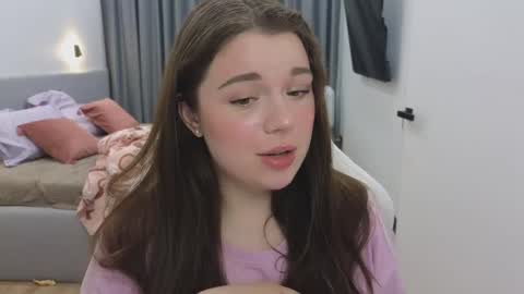 Snapshot of tutti_frutti_ chatting on 03.09.25 Ariana online show from 03.09.25