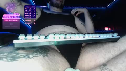 Snapshot of tuxedomasc95 chatting on 12.21.25 Alfie online show from 12.21.25