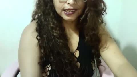 Snapshot of tuzusy chatting on 01.28.25 tuzusy online show from 01.28.25