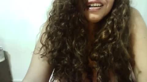 Snapshot of tuzusy chatting on 01.28.25 tuzusy online show from 01.28.25