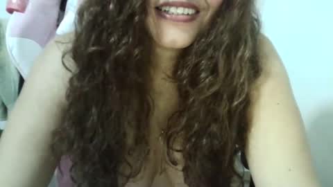 Snapshot of tuzusy chatting on 02.14.25 tuzusy online show from 02.14.25