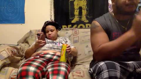 Snapshot of twinandlea chatting on 12.05.25 Twin and Lea online show from 12.05.25