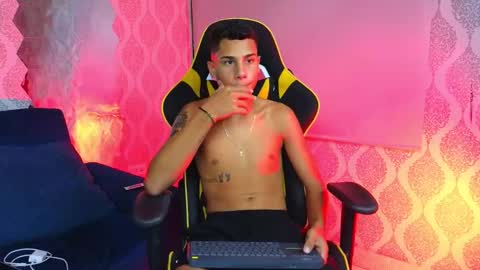 Snapshot of twink_davidx chatting on 09.20.25 Dani online show from 09.20.25