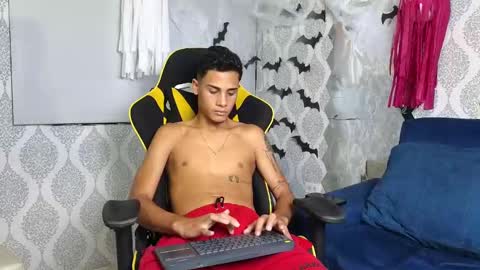 Snapshot of twink_davidx chatting on 10.23.25 Dani online show from 10.23.25