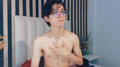 Snapshot of twink_sebas7 chatting on 05.10.26 Sebastin online show from 05.10.26