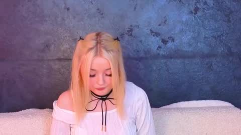 Snapshot of twinklefluff chatting on 03.08.25 twinklefluff online show from 03.08.25