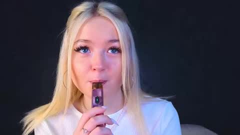 Snapshot of twinklefluff chatting on 03.09.25 twinklefluff online show from 03.09.25