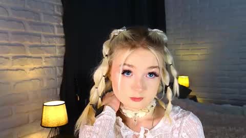 Snapshot of twinklefluff chatting on 10.11.25 twinklefluff online show from 10.11.25