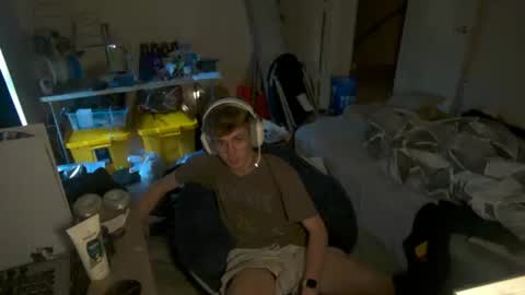 Snapshot of twinktools chatting on 09.30.25 shytwink online show from 09.30.25