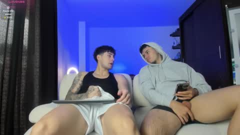 Snapshot of twintease chatting on 10.16.25 twintease online show from 10.16.25