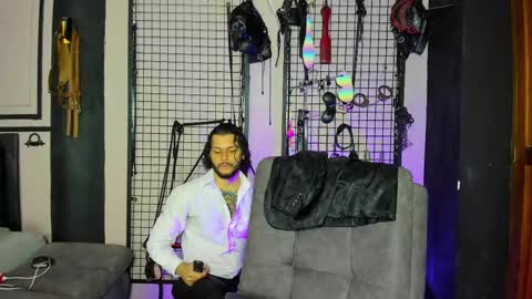 Snapshot of twisted_fantasy_ chatting on 02.13.25 Clio  Tadeo online show from 02.13.25