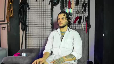 Snapshot of twisted_fantasy_ chatting on 03.09.25 Clio  Tadeo online show from 03.09.25