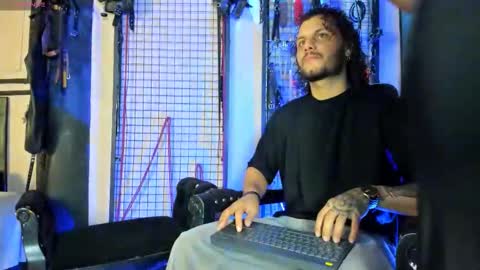 Snapshot of twisted_fantasy_ chatting on 10.19.25 Clio  Tadeo online show from 10.19.25
