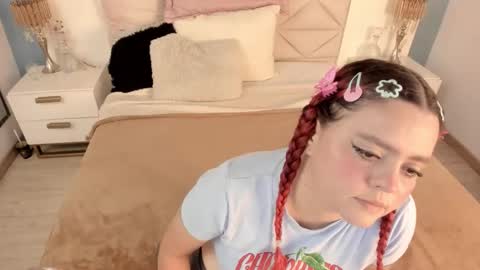 Snapshot of twwiiggy19 chatting on 02.24.26 Twiggy online show from 02.24.26