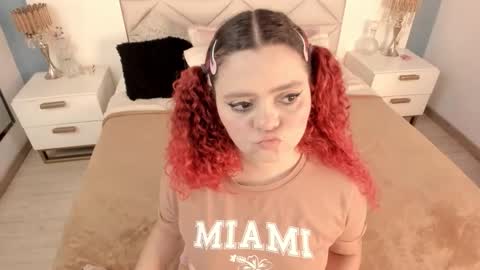 Snapshot of twwiiggy19 chatting on 02.26.26 Twiggy online show from 02.26.26