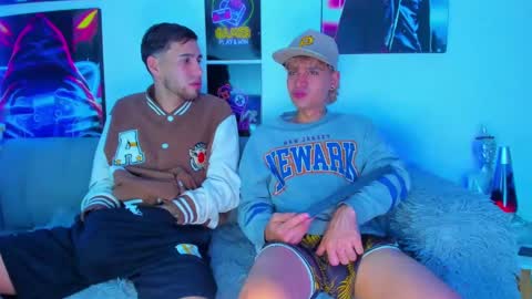 Snapshot of txmaforo_23cm chatting on 03.10.25 Oscar and Moises online show from 03.10.25