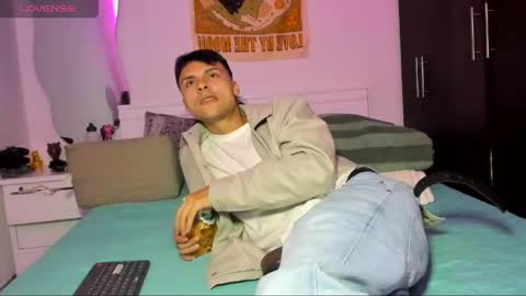 Snapshot of tyler_axel chatting on 05.04.26 tyler_axel online show from 05.04.26