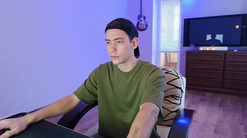 Snapshot of tyler_hack chatting on 10.06.25 Tyler and Chris online show from 10.06.25