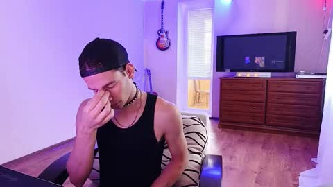 Snapshot of tyler_hack chatting on 10.07.25 Tyler and Chris online show from 10.07.25