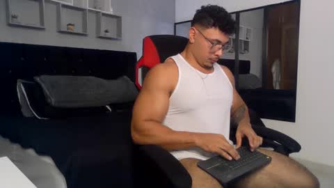 tyler_hank1 online show from 09.29.25