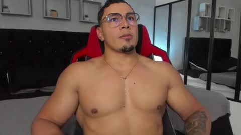 tyler_hank1 online show from 10.28.25