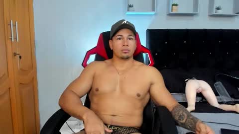 tyler_hank1 online show from 11.29.25