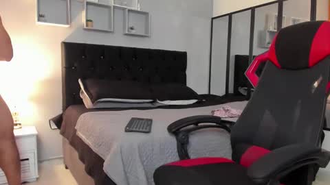 tyler_hank1 online show from 12.15.25